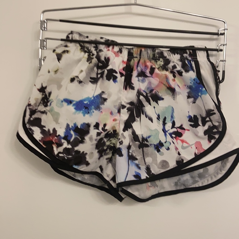 COPY - Nike Women`s Tempo Floral 3" Running Shorts